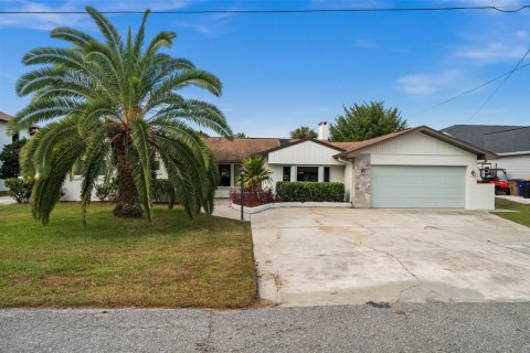 House in Fort Myers, Florida 3 bedrooms, 210.7 sq.m. № 2212663 - photo 3