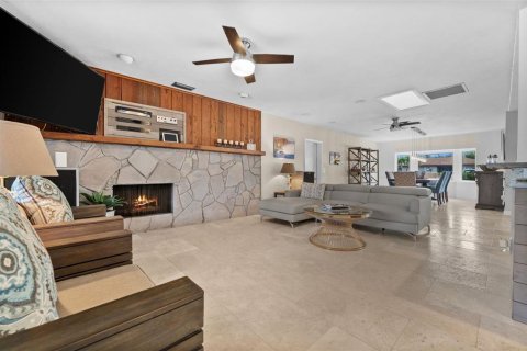 House in Fort Myers, Florida 3 bedrooms, 210.7 sq.m. № 2212663 - photo 10