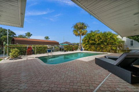 House in Fort Myers, Florida 3 bedrooms, 210.7 sq.m. № 2212663 - photo 30