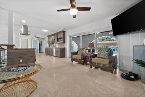 House in Fort Myers, Florida 3 bedrooms, 210.7 sq.m. № 2212663 - photo 11