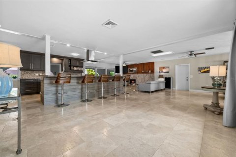House in Fort Myers, Florida 3 bedrooms, 210.7 sq.m. № 2212663 - photo 15