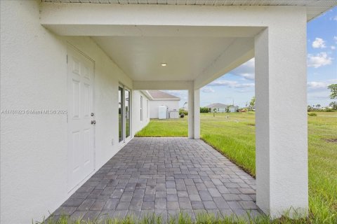 Casa en venta en Cape Coral, Florida, 4 dormitorios, 164.16 m2 № 1798865 - foto 22