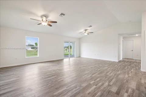 Casa en venta en Cape Coral, Florida, 4 dormitorios, 164.16 m2 № 1798865 - foto 7