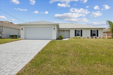 Casa en venta en Cape Coral, Florida, 4 dormitorios, 164.16 m2 № 1798865 - foto 1