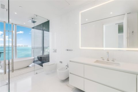 Condominio en venta en Miami, Florida, 5 dormitorios, 359.53 m2 № 1860069 - foto 17