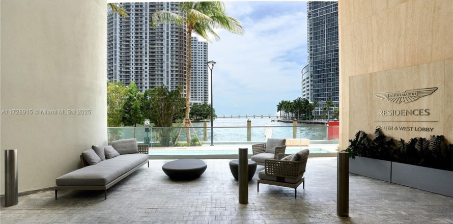 Condominio en Miami, Florida, 5 dormitorios  № 1860069