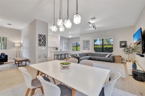 Купить виллу или дом в Мирамар, Флорида 5 спален, 337.51м2, № 1472485 - фото 12