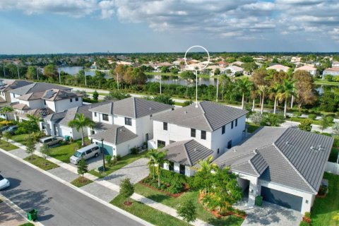 Купить виллу или дом в Мирамар, Флорида 5 спален, 337.51м2, № 1472485 - фото 8
