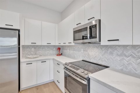 Купить виллу или дом в Мирамар, Флорида 5 спален, 337.51м2, № 1472485 - фото 17