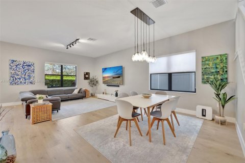 Купить виллу или дом в Мирамар, Флорида 5 спален, 337.51м2, № 1472485 - фото 2