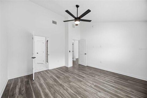 House in North Port, Florida 3 bedrooms, 150.5 sq.m. № 2393464 - photo 12