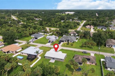 House in North Port, Florida 3 bedrooms, 150.5 sq.m. № 2393464 - photo 17
