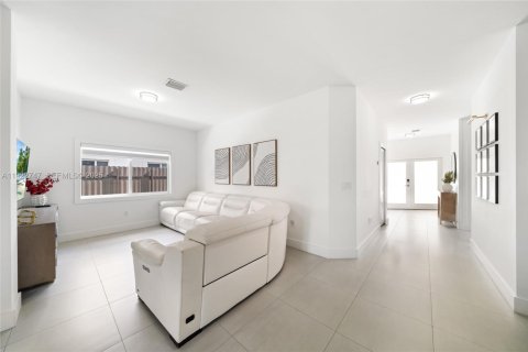 House in Homestead, Florida 5 bedrooms, 180.04 sq.m. № 1976524 - photo 5