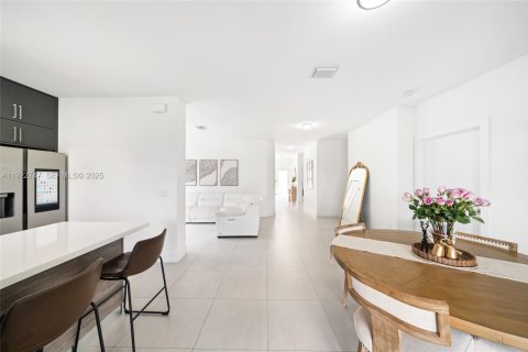 House in Homestead, Florida 5 bedrooms, 180.04 sq.m. № 1976524 - photo 9