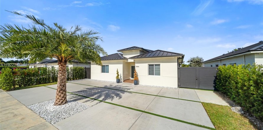 House in Homestead, Florida 5 bedrooms, 180.04 sq.m. № 1976524
