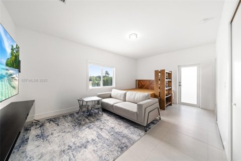 House in Homestead, Florida 5 bedrooms, 180.04 sq.m. № 1976524 - photo 15