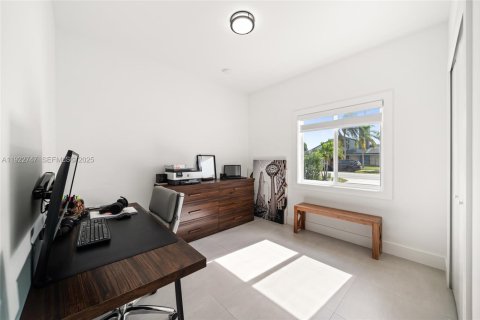 House in Homestead, Florida 5 bedrooms, 180.04 sq.m. № 1976524 - photo 17