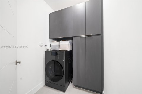 House in Homestead, Florida 5 bedrooms, 180.04 sq.m. № 1976524 - photo 22