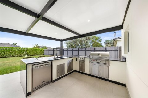 House in Homestead, Florida 5 bedrooms, 180.04 sq.m. № 1976524 - photo 10