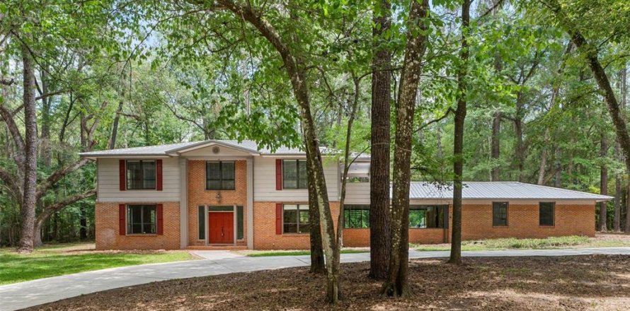 House in Gainesville, Florida 4 bedrooms, 317.91 sq.m. № 2098180