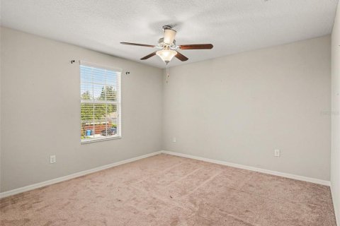 House in Ruskin, Florida 4 bedrooms, 239.41 sq.m. № 2313407 - photo 11