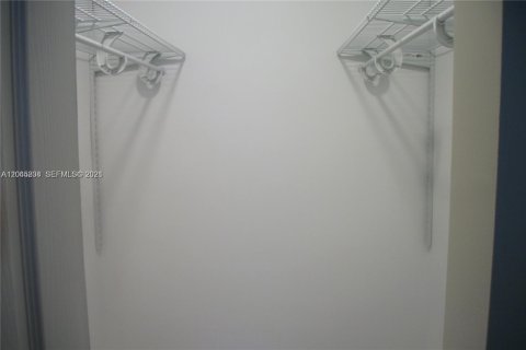 Condo in Miami Lakes, Florida, 1 bedroom  № 2247793 - photo 13