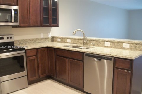 Condo in Miami Lakes, Florida, 1 bedroom  № 2247793 - photo 3