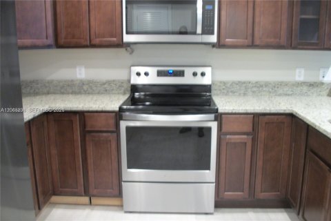 Condo in Miami Lakes, Florida, 1 bedroom  № 2247793 - photo 4