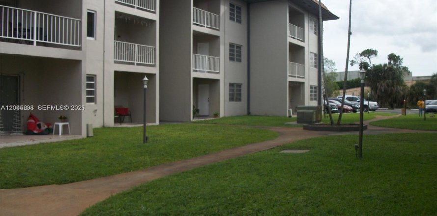 Condo in Miami Lakes, Florida, 1 bedroom  № 2247793