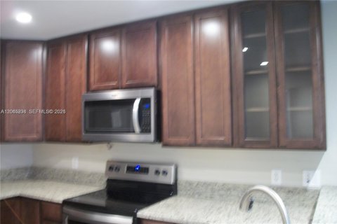 Condo in Miami Lakes, Florida, 1 bedroom  № 2247793 - photo 5