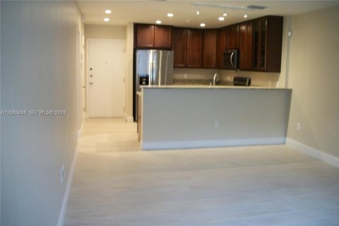 Condo in Miami Lakes, Florida, 1 bedroom  № 2247793 - photo 8