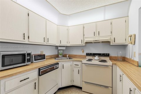 Condo in Greenacres, Florida, 2 bedrooms  № 1779969 - photo 15