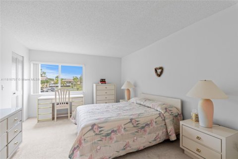 Condo in Greenacres, Florida, 2 bedrooms  № 1779969 - photo 9