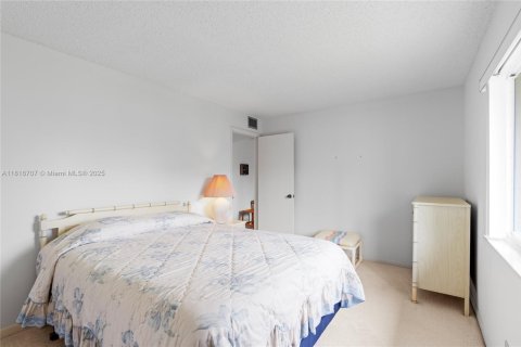 Condo in Greenacres, Florida, 2 bedrooms  № 1779969 - photo 14