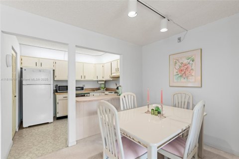 Condo in Greenacres, Florida, 2 bedrooms  № 1779969 - photo 19