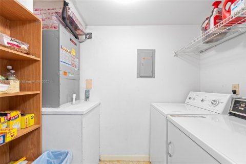 Condo in Greenacres, Florida, 2 bedrooms  № 1779969 - photo 18