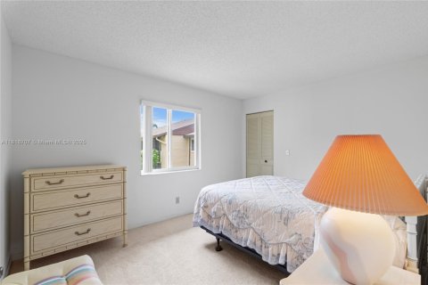 Condo in Greenacres, Florida, 2 bedrooms  № 1779969 - photo 13