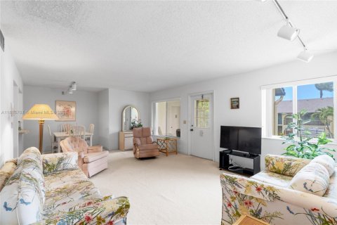 Condo in Greenacres, Florida, 2 bedrooms  № 1779969 - photo 5
