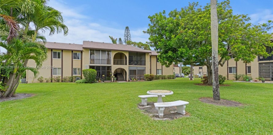 Condo in Greenacres, Florida, 2 bedrooms № 1779969