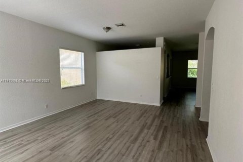 Villa ou maison à louer à Weston, Floride: 4 chambres, 201.78 m2 № 1972391 - photo 5