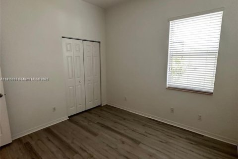 Villa ou maison à louer à Weston, Floride: 4 chambres, 201.78 m2 № 1972391 - photo 6