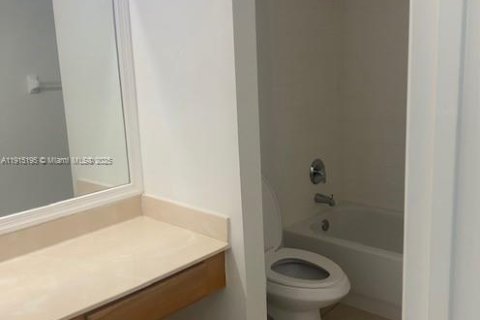 Villa ou maison à louer à Weston, Floride: 4 chambres, 201.78 m2 № 1972391 - photo 9