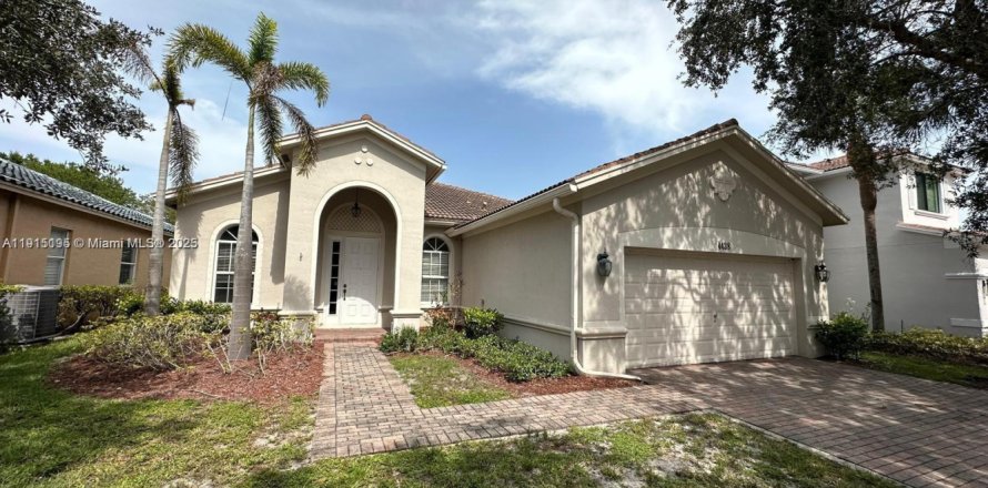 Villa ou maison à Weston, Floride 4 chambres, 201.78 m2 № 1972391
