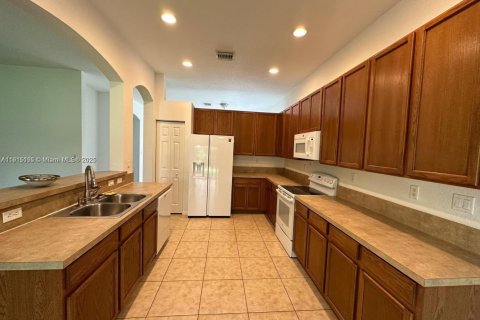 Villa ou maison à louer à Weston, Floride: 4 chambres, 201.78 m2 № 1972391 - photo 2