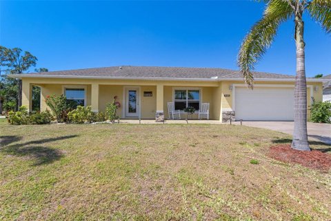 House in Englewood, Florida 2 bedrooms, 124.4 sq.m. № 1636960 - photo 1