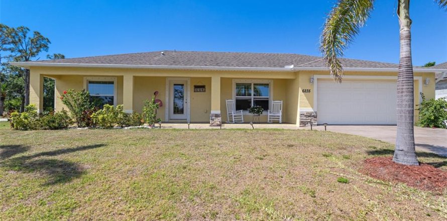 House in Englewood, Florida 2 bedrooms, 124.4 sq.m. № 1636960