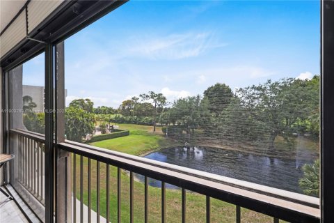 Снять в аренду кондоминиум в Бока-Ратон, Флорида 2 спальни, 112.13м2, № 1955707 - фото 18