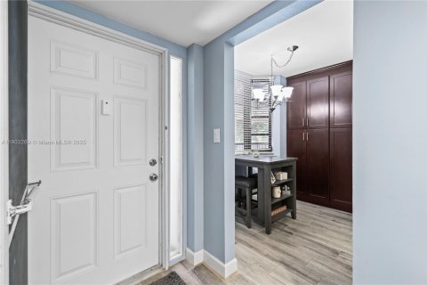 Снять в аренду кондоминиум в Бока-Ратон, Флорида 2 спальни, 112.13м2, № 1955707 - фото 4