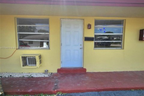 Villa ou maison à louer à West Park, Floride: 1 chambre, 336.86 m2 № 1728418 - photo 2