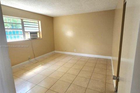 Villa ou maison à louer à West Park, Floride: 1 chambre, 336.86 m2 № 1728418 - photo 6